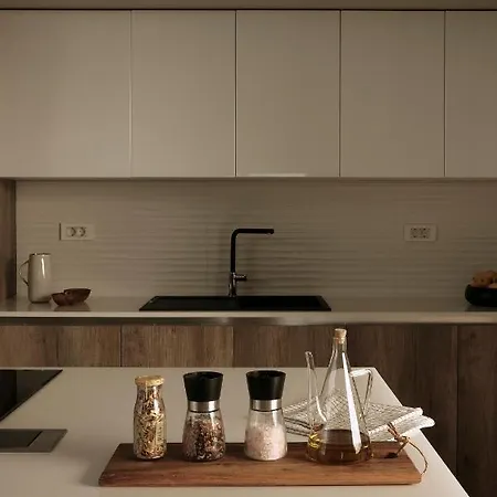 Gardenia, De Luxe Avec Piscine A Debordement