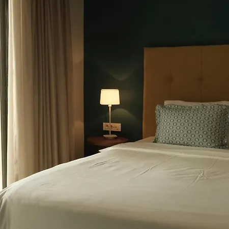 Gardenia, De Luxe Avec Piscine A Debordement * Hanya