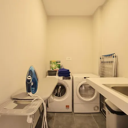 Gardenia, De Luxe Avec Piscine A Debordement