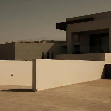 Gardenia, De Luxe Avec Piscine à Débordement Villa *
