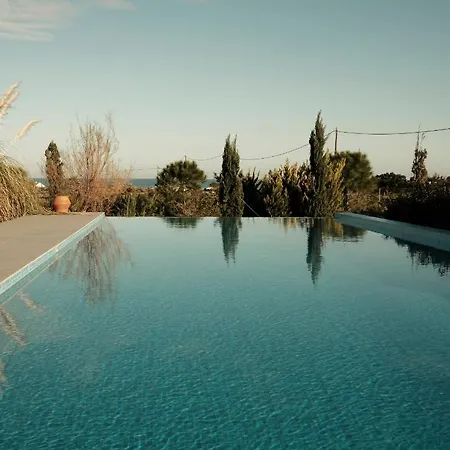 Gardenia, De Luxe Avec Piscine A Debordement Вілла