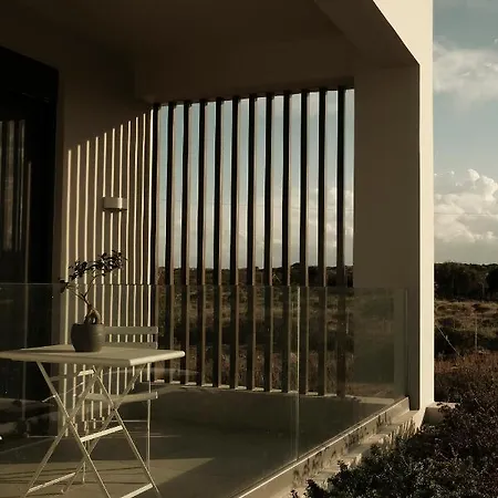 Gardenia, De Luxe Avec Piscine A Debordement Вілла