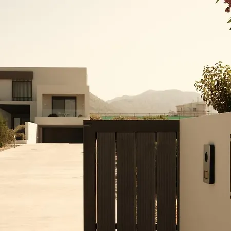 Gardenia, De Luxe Avec Piscine A Debordement